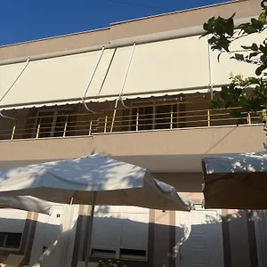 Villaroel 2 -apartments Near The Wlora
